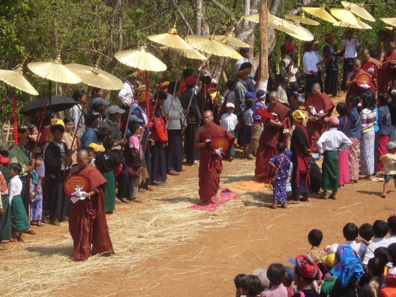 Travel - Myanmar - Kalaw Shan - Monks Enter The Monastery
